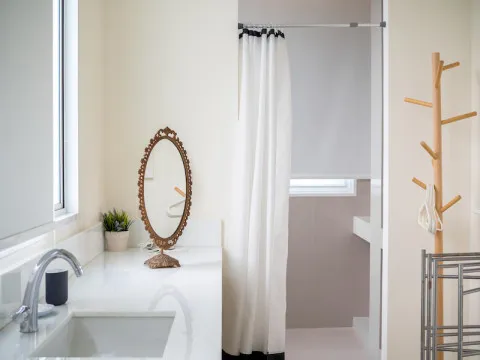 Combination of bathroom floor and wall tiles