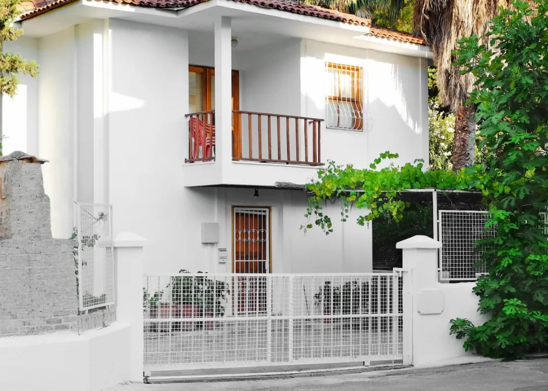 low-wall fence designs