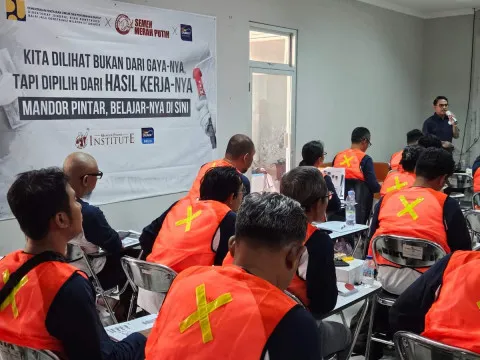 Semen Merah Putih Ajak Masyarakat Apresiasi “Pahlawan Konstruksi” di Hari Pahlawan Semen Merah Putih Ajak Masyarakat Apresiasi “Pahlawan Konstruksi” di Hari Pahlawan