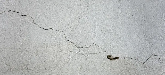 Cara Mengatasi Retak Rambut di Dinding